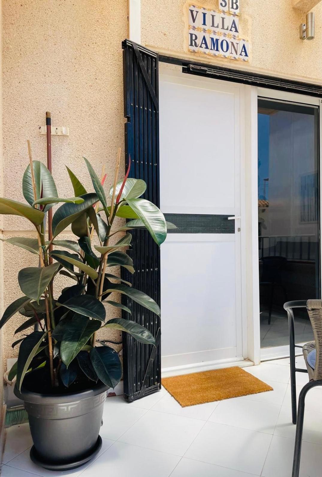 Przytulny Apartament 100M Od Plazy Torrevieja Esterno foto